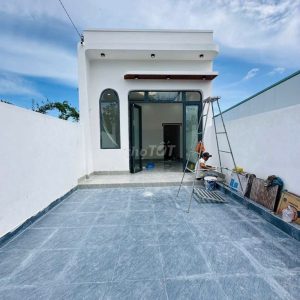 NHÀ MỚI XẤY XÁCH VALLI VÔ Ở. CÁCH KCN BÌNH MINH . VĨNH LONG 5 PHÚT