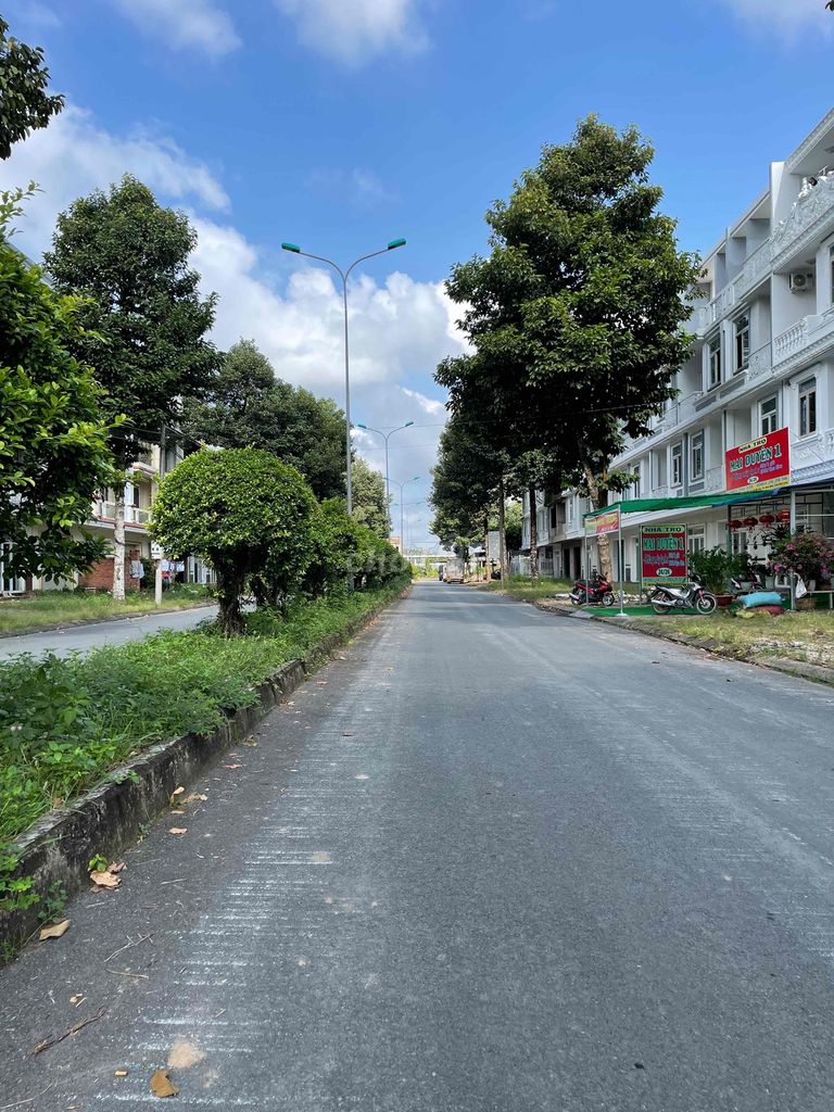 BÁN NHÀ 1 TRỆT 2 LẦU NGAY KHU CÔNG NGHIỆP BÌNH MINH- VĨNH LONG