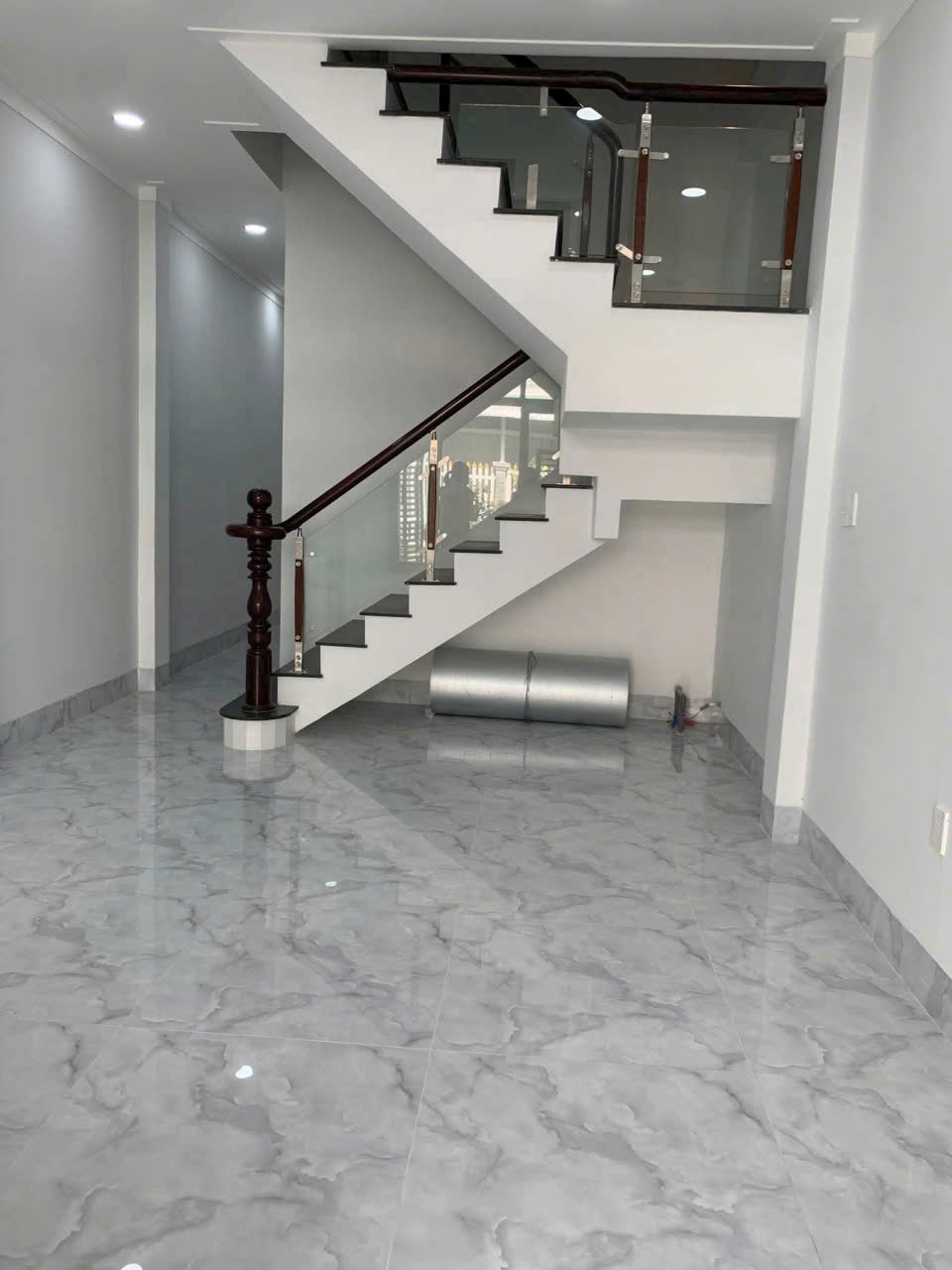 NHÀ MỚI 100% 1 TRỆT 1 LẦU ĐẸP NGUYỄN VĂN THIỆT – PHƯỜNG PHƯỚC HẬU (P3), TP. VĨNH LONG