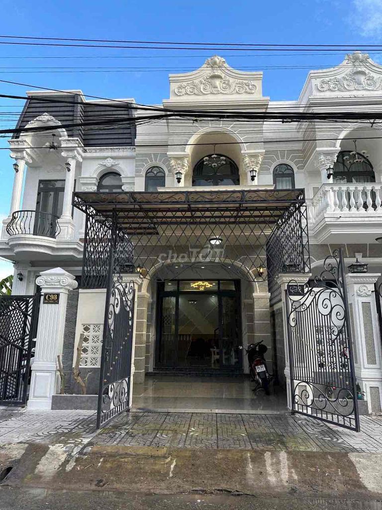 Bán nhà đẹp 1 trệt 1 lầu TRUC CHINH khu biệt thự Ngọc Vân, phường 3, TP Vĩnh Long.