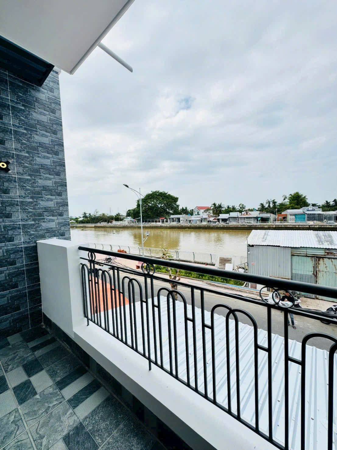 1 tỷ 450 Nhà 1 trệt 1 lầu mặt tiền bờ kè đối diện chợ bình minh- vĩnh long - Ảnh 2