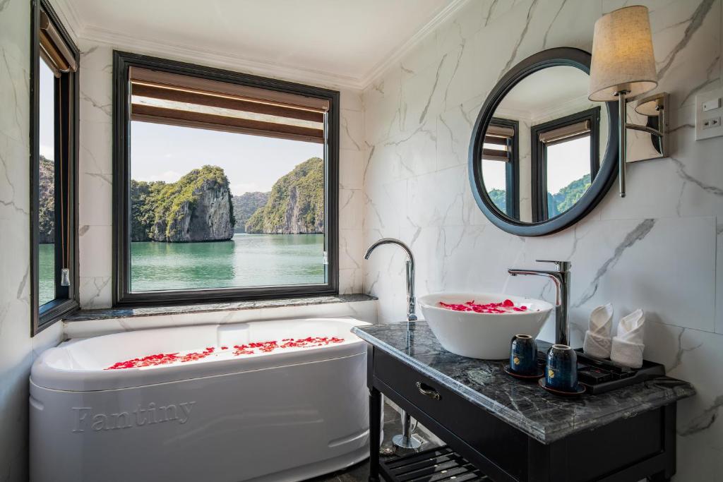 HẠ LONG 2 NGÀY 1 ĐÊM – DU THUYỀN ROSY – 5 SAO. KHỞI HÀNH TỪ HÀ NỘI - Ảnh 4