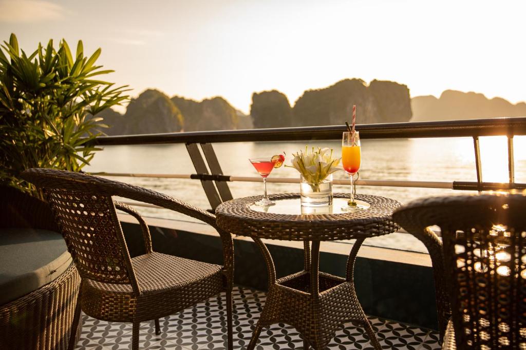 HẠ LONG 2 NGÀY 1 ĐÊM – DU THUYỀN ROSY – 5 SAO. KHỞI HÀNH TỪ HÀ NỘI - Ảnh 3